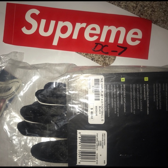 Supreme Nike vaporfly football gloves size M DS - Picture 3 of 3